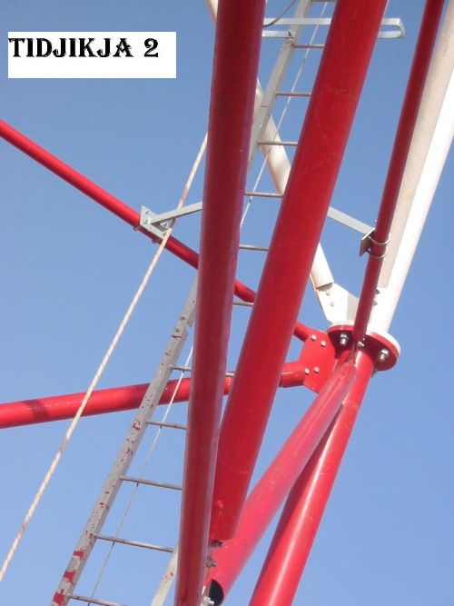 tour tubulaire d'antenne et de micro-ondes