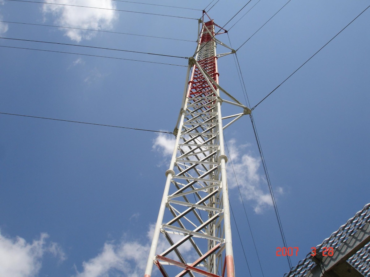 antenne fil haubané et micro-ondes