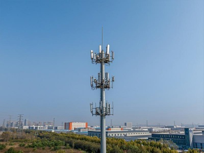 antenne de tour de télécommunications unipolaire