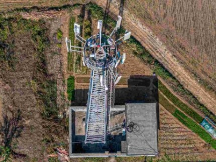 tour de télécommunication en acier tubulaire