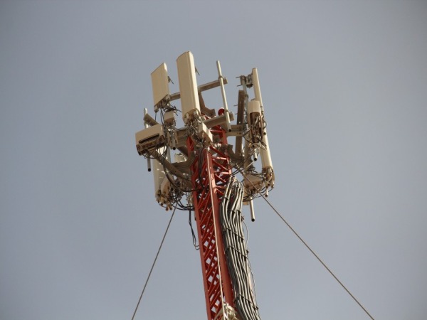 tour d'antenne et de treillis micro-ondes