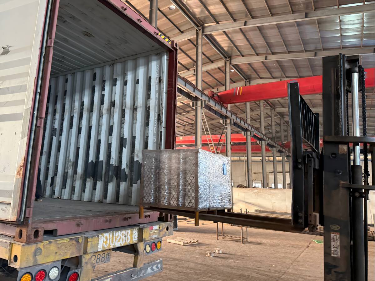 Nouveau lot de composants de tour de télécommunication, emballage et expédition aux États-Unis