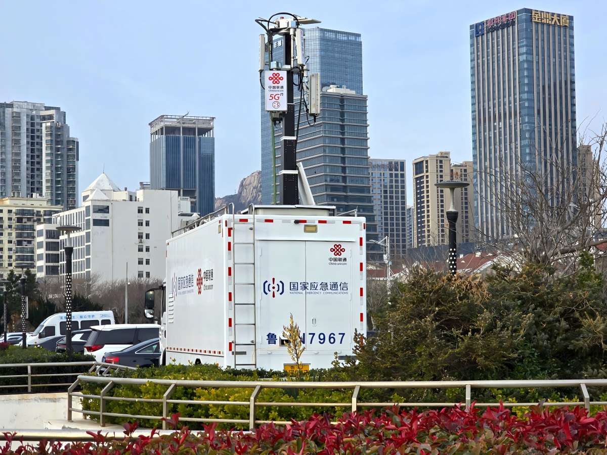 Emergency Telecommunication Vehicle Smooth Operation on New Year's Eve