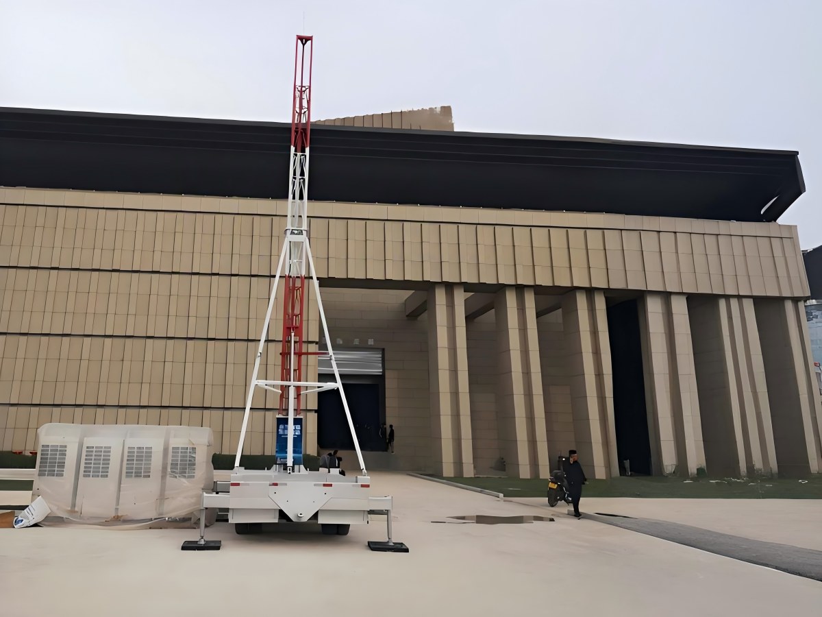 Projet national : antenne cellulaire mobile à bas coût de 15 mètres (COW) à l'extérieur du Grand Théâtre