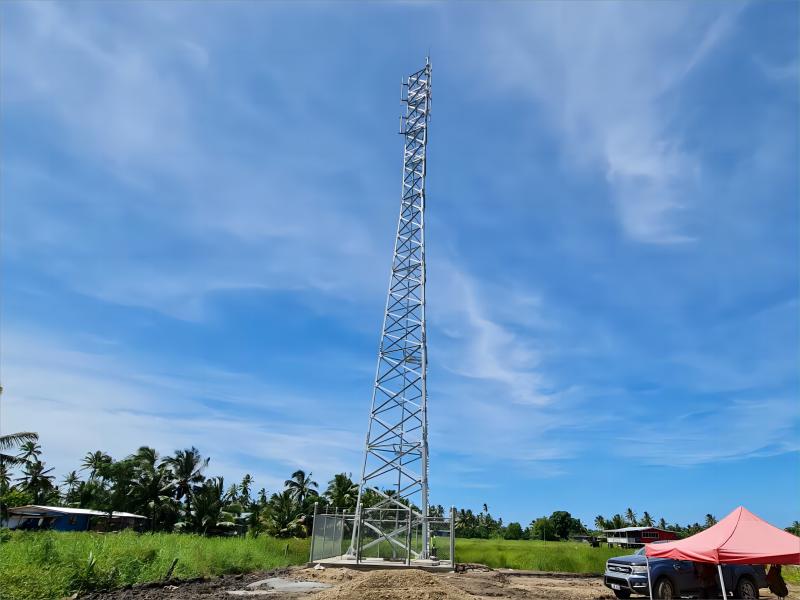 Tour de télécommunication angulaire en acier à 3 pattes de 30 mètres à Fidji