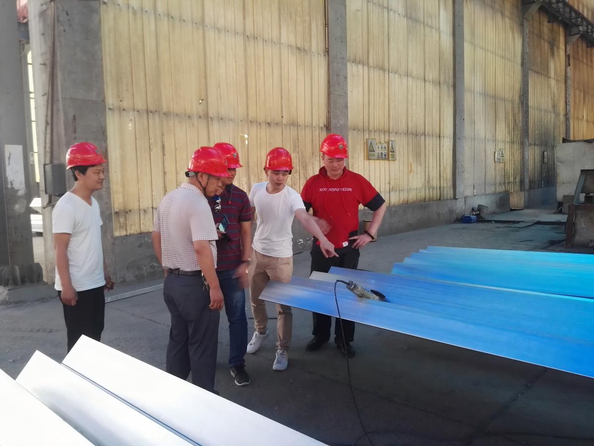 Les clients philippins ont visité l'usine et vérifié le processus de production